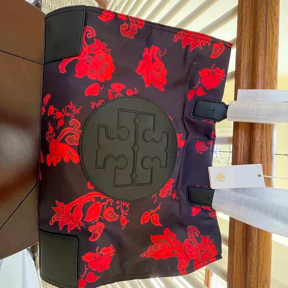 Tory Burch tote. BNIB